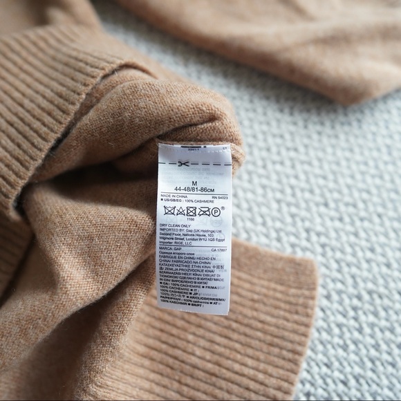 Ami x The Gap cashmere V neck sweater - Picture 3 of 7